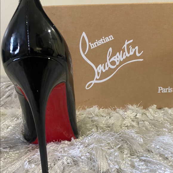 Red Bottoms - Picture 2 of 7